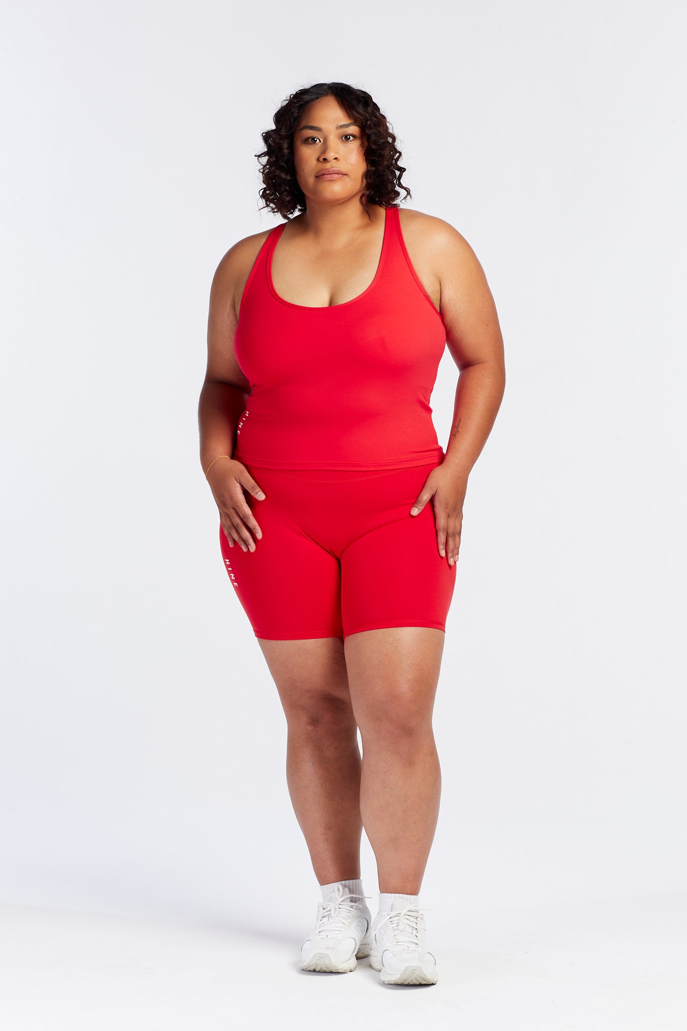 SUMMER PERFORMANCE CROP SINGLET HIBISCUS