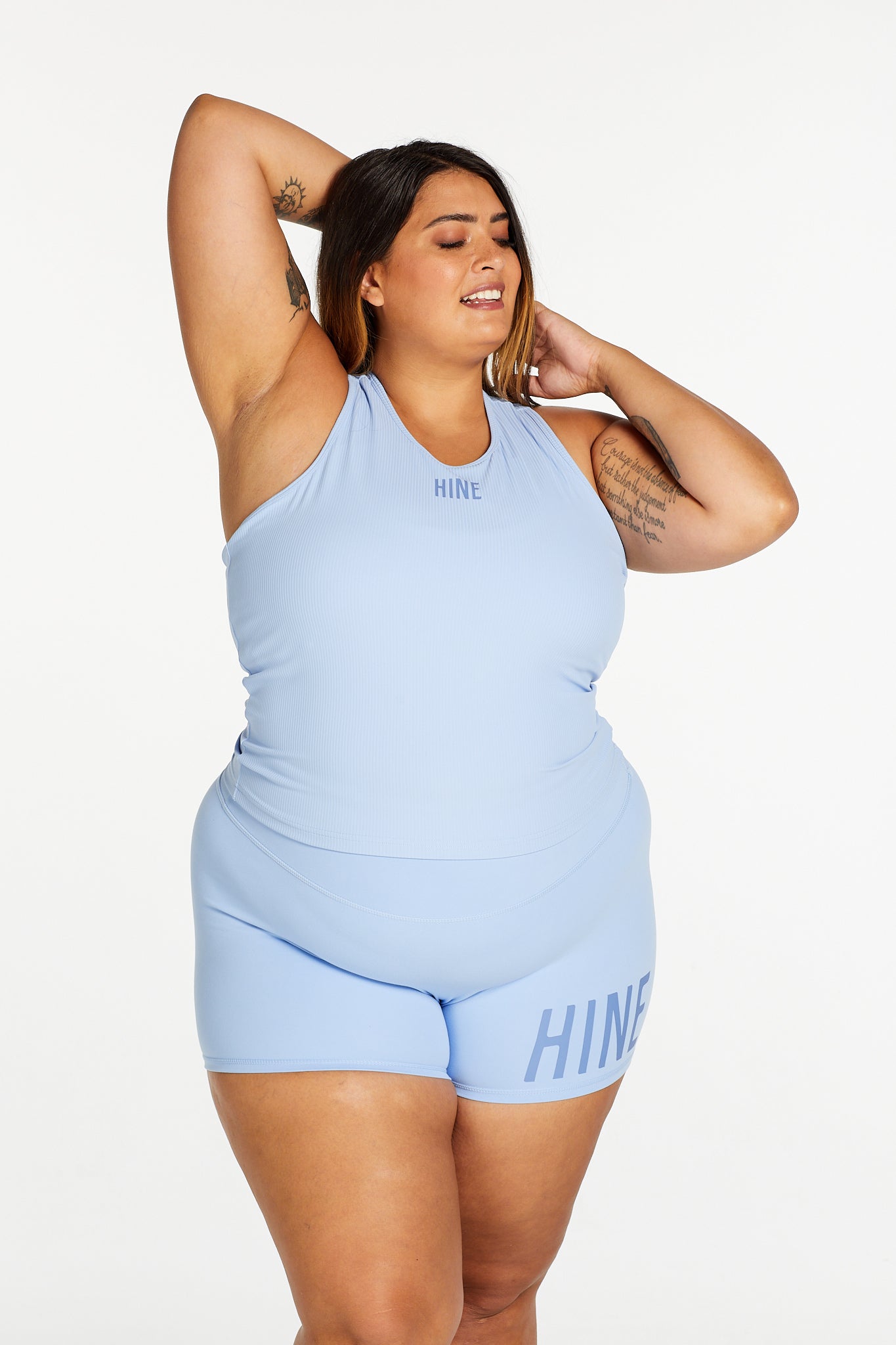 SUMMER STAPLE MID SHORT SKY BLUE