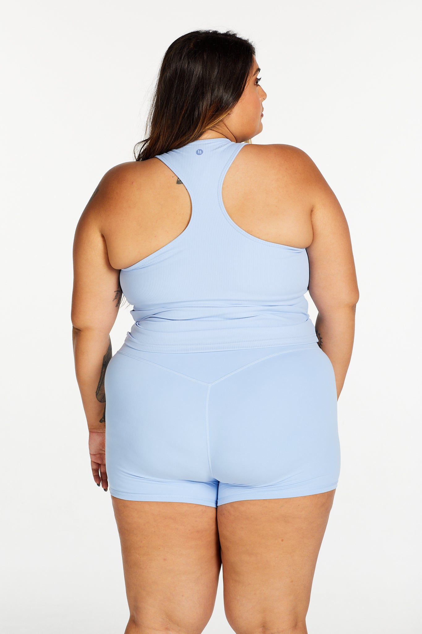 SUMMER STAPLE MID SHORT SKY BLUE