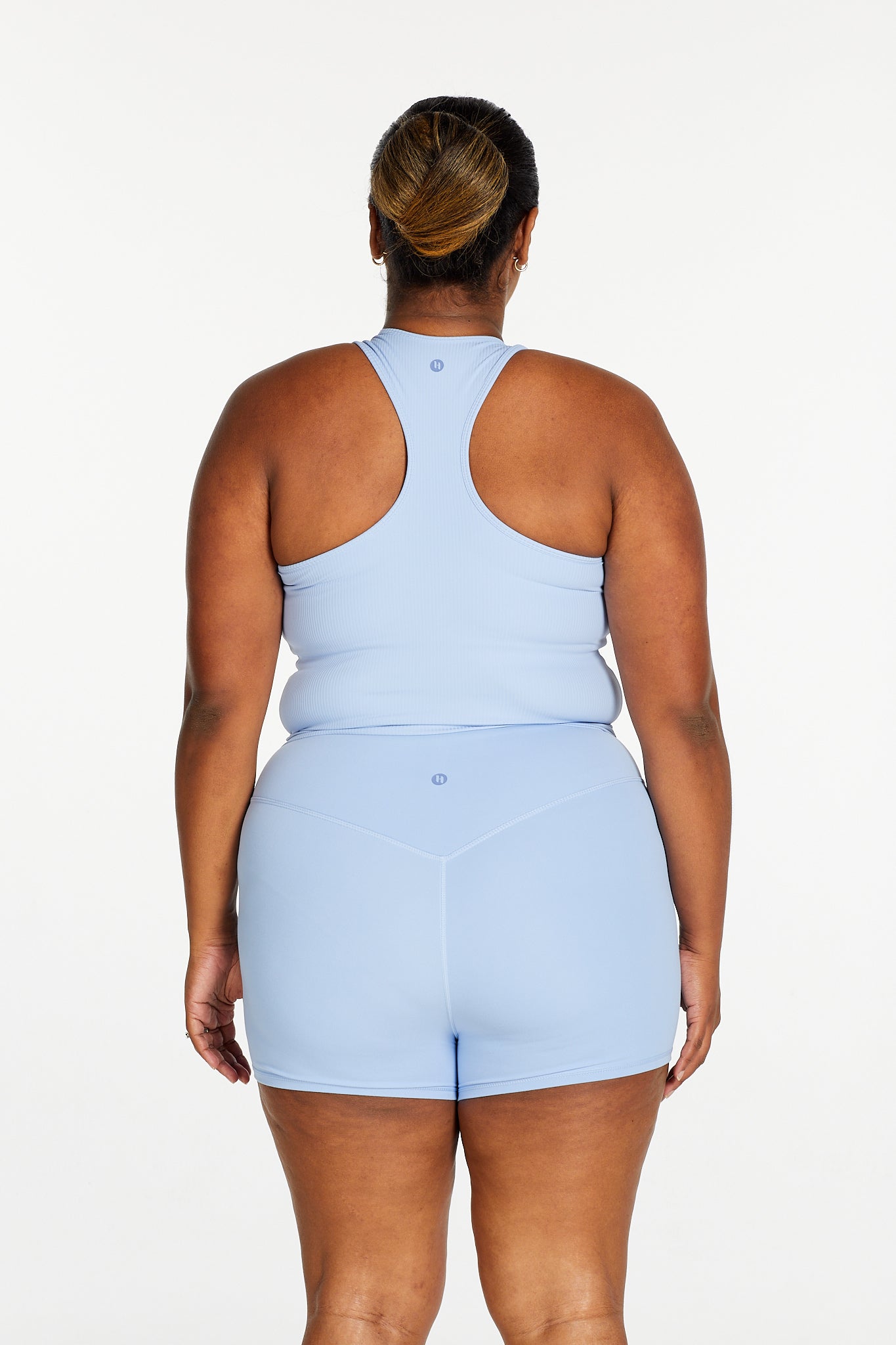 SUMMER STAPLE MID SHORT SKY BLUE
