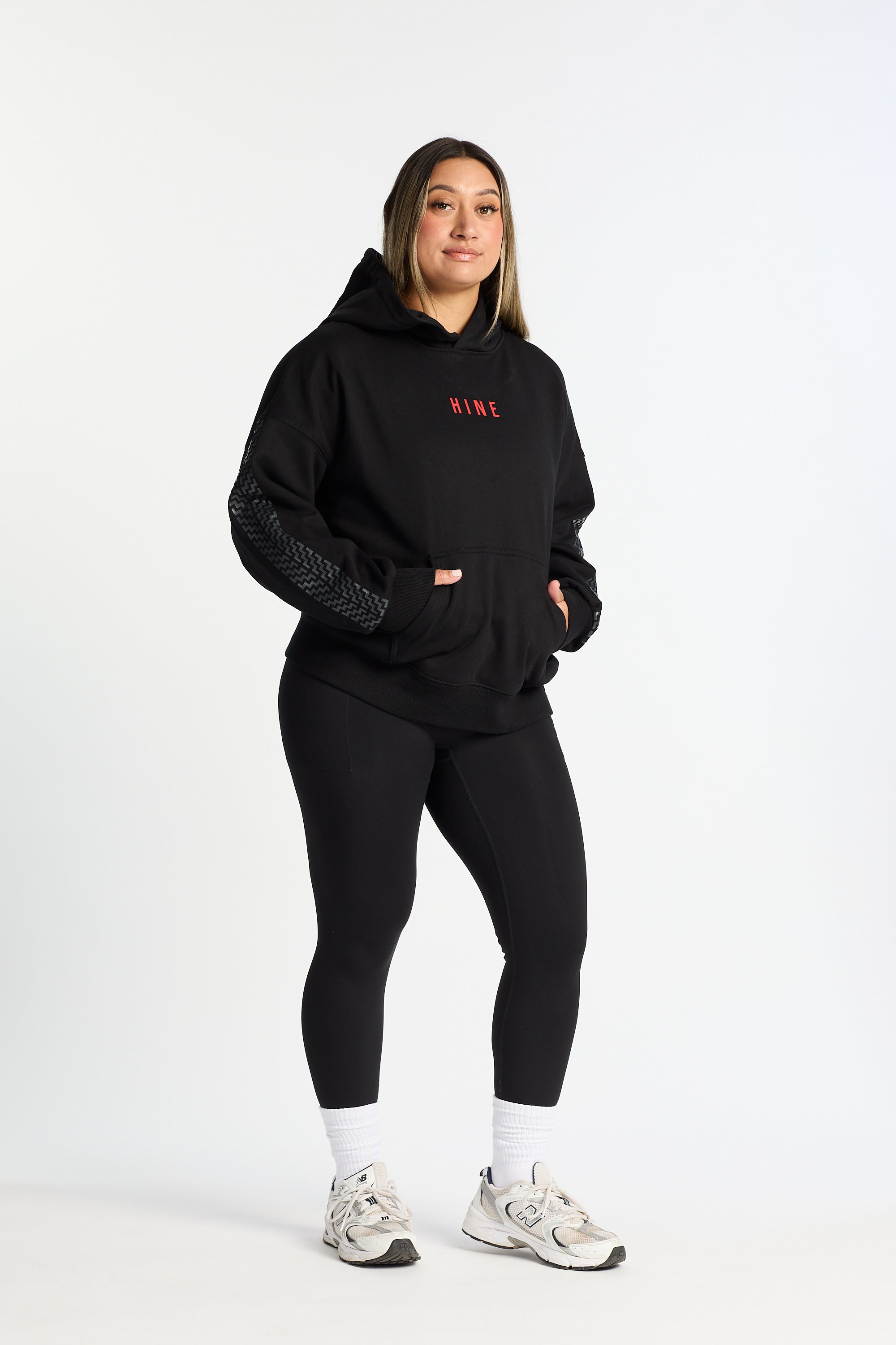 TAMAWAHINE HOODIE BLACK