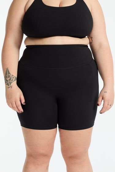 CORE MID SHORT W/POCKET ONYX