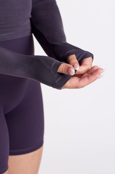 THE ESSENTIAL CROP LONG SLEEVE MIDNIGHT
