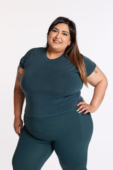 THE ESSENTIAL CROP TEE JADE