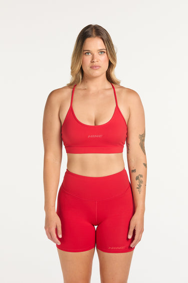 AUAHI STAPLE MID SHORT W/ NO FRONT SEAM RED