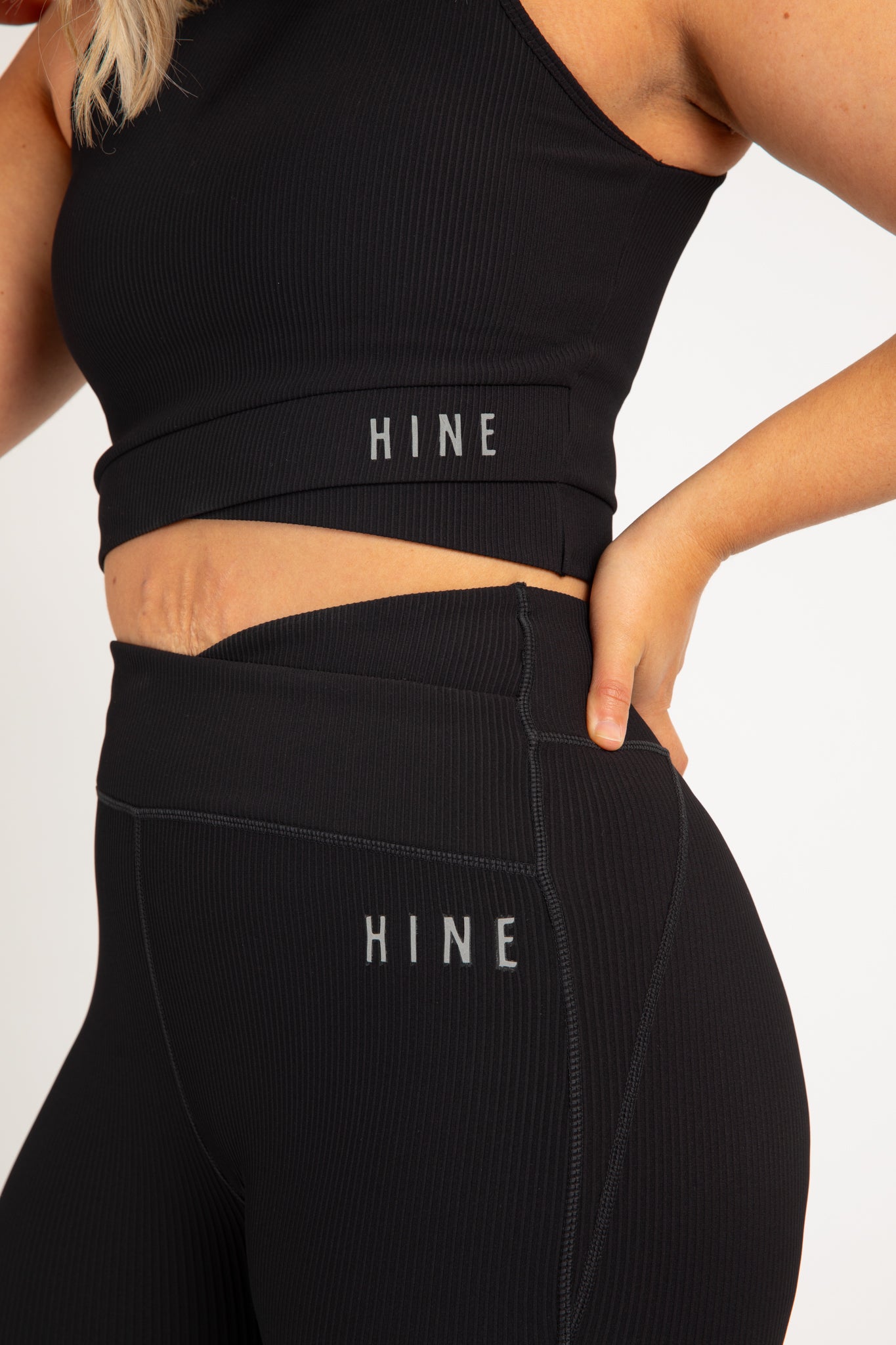 RECOVERY CROP TOP BRA ONYX