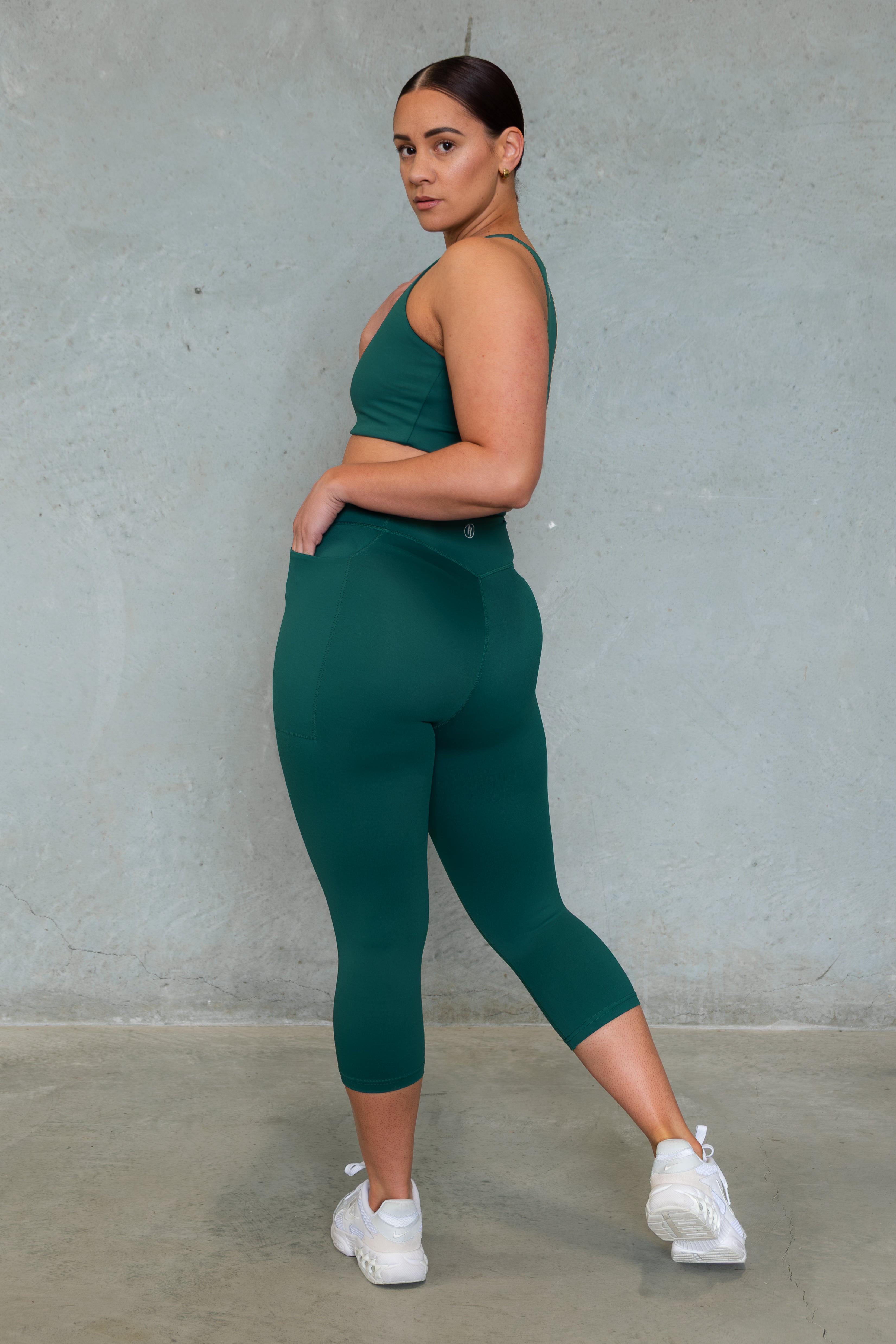 HYBRID 3/4 LENGTH LEGGING FOREST GREEN