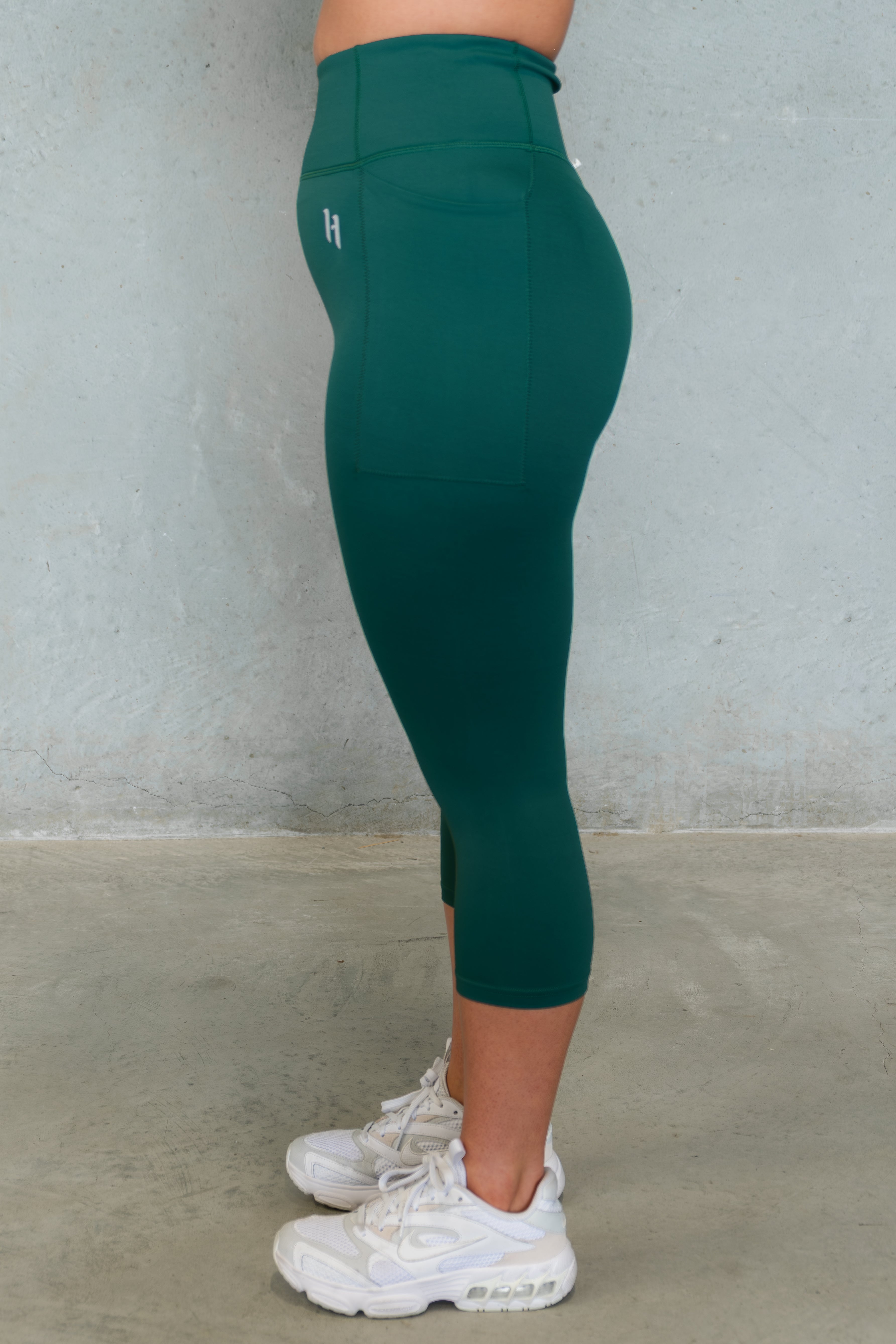 HYBRID 3/4 LENGTH LEGGING FOREST GREEN