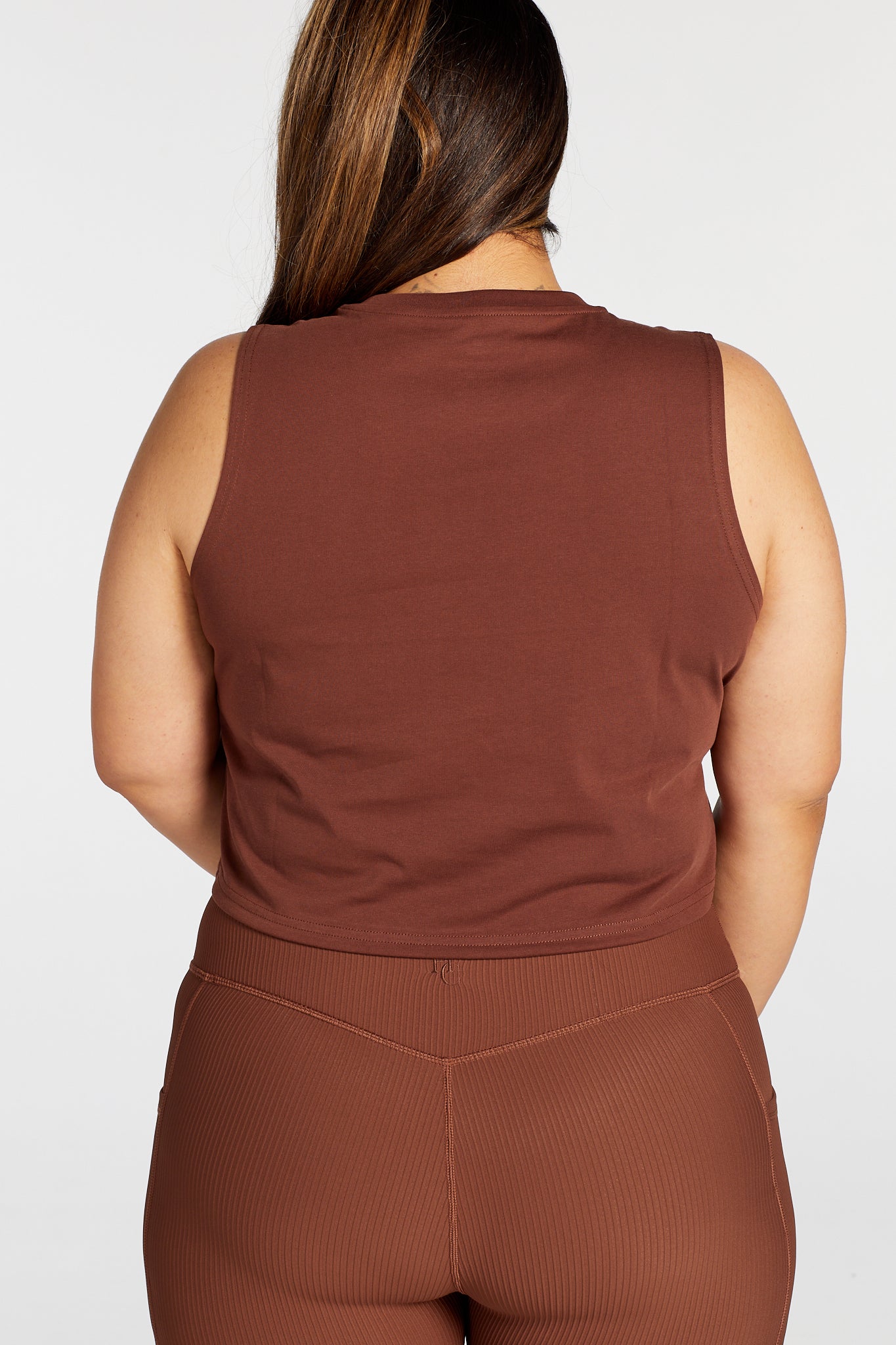 SIGNATURE CROP MUSCLE SINGLET CHOCOLATE