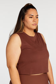 SIGNATURE CROP MUSCLE SINGLET CHOCOLATE