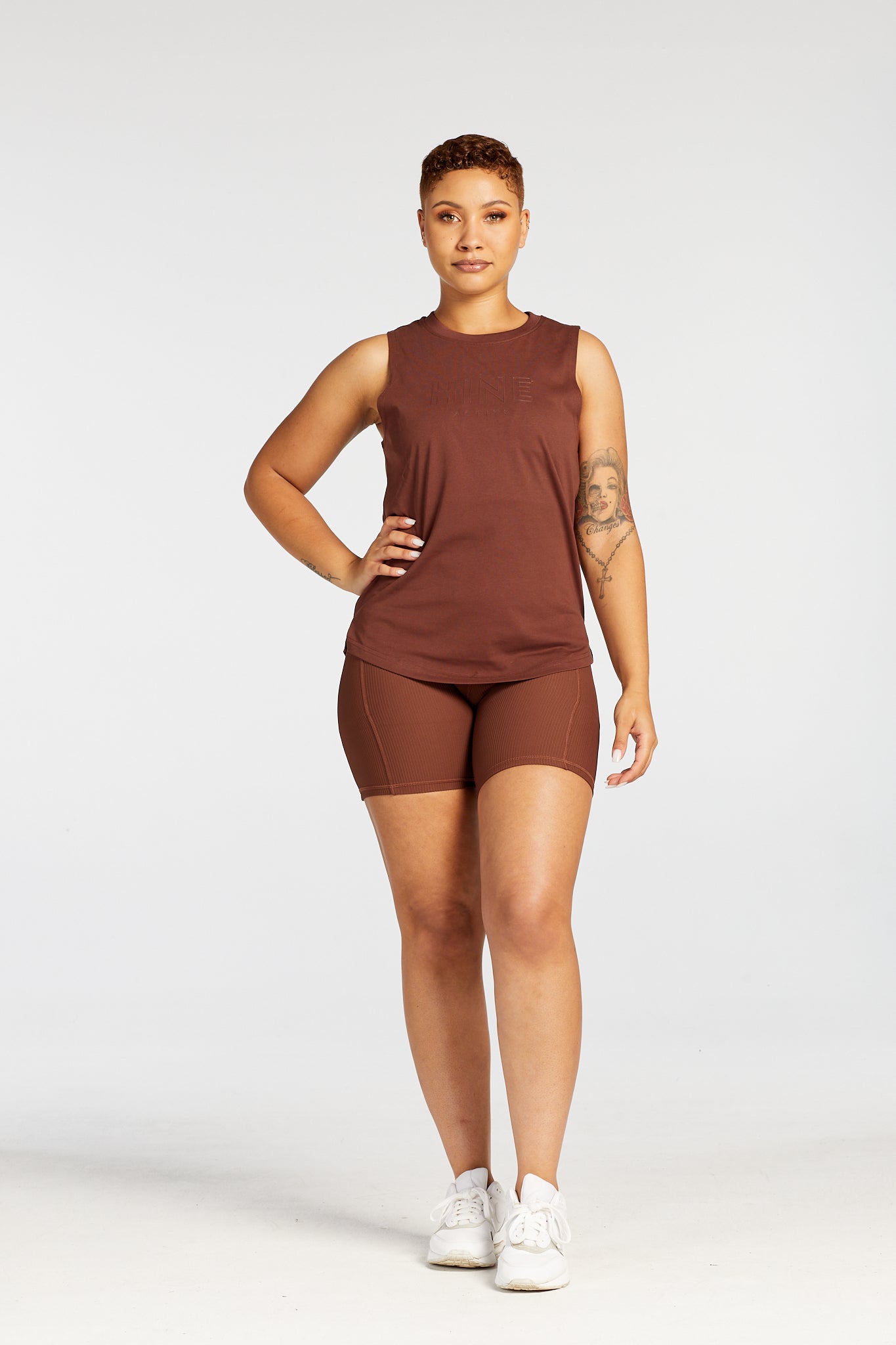 SIGNATURE MUSCLE SINGLET CHOCOLATE