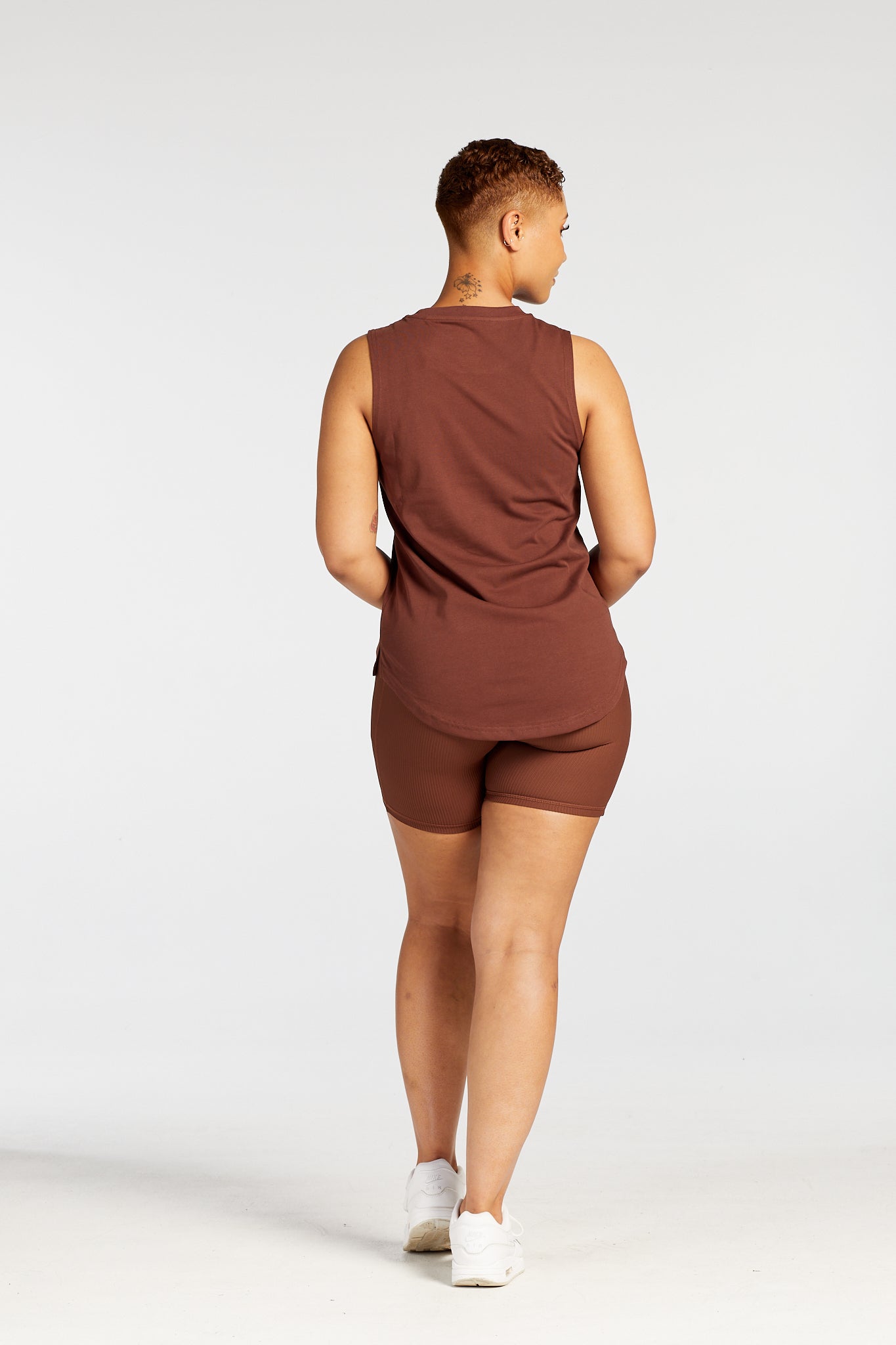 SIGNATURE MUSCLE SINGLET CHOCOLATE