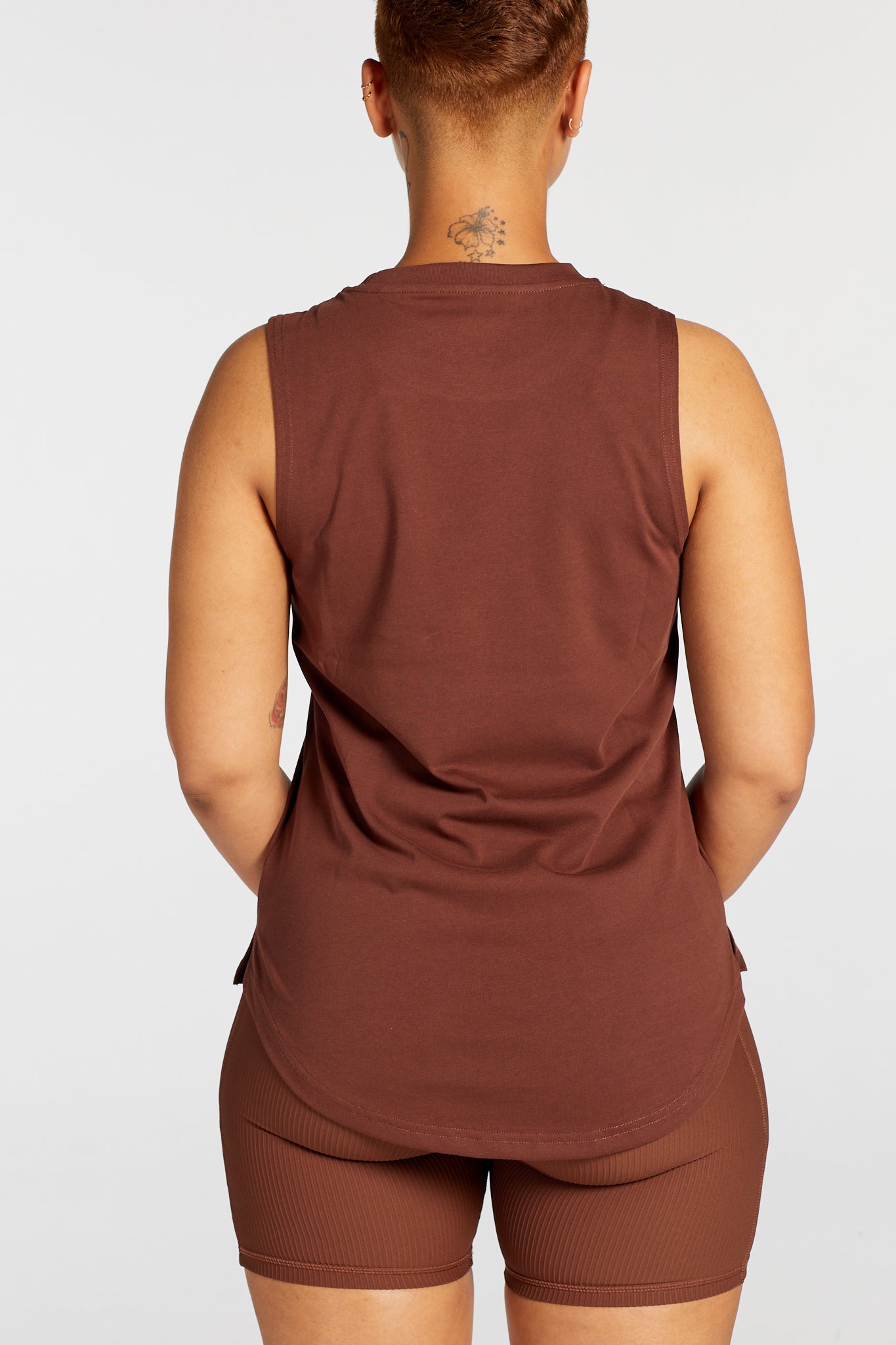 SIGNATURE MUSCLE SINGLET CHOCOLATE