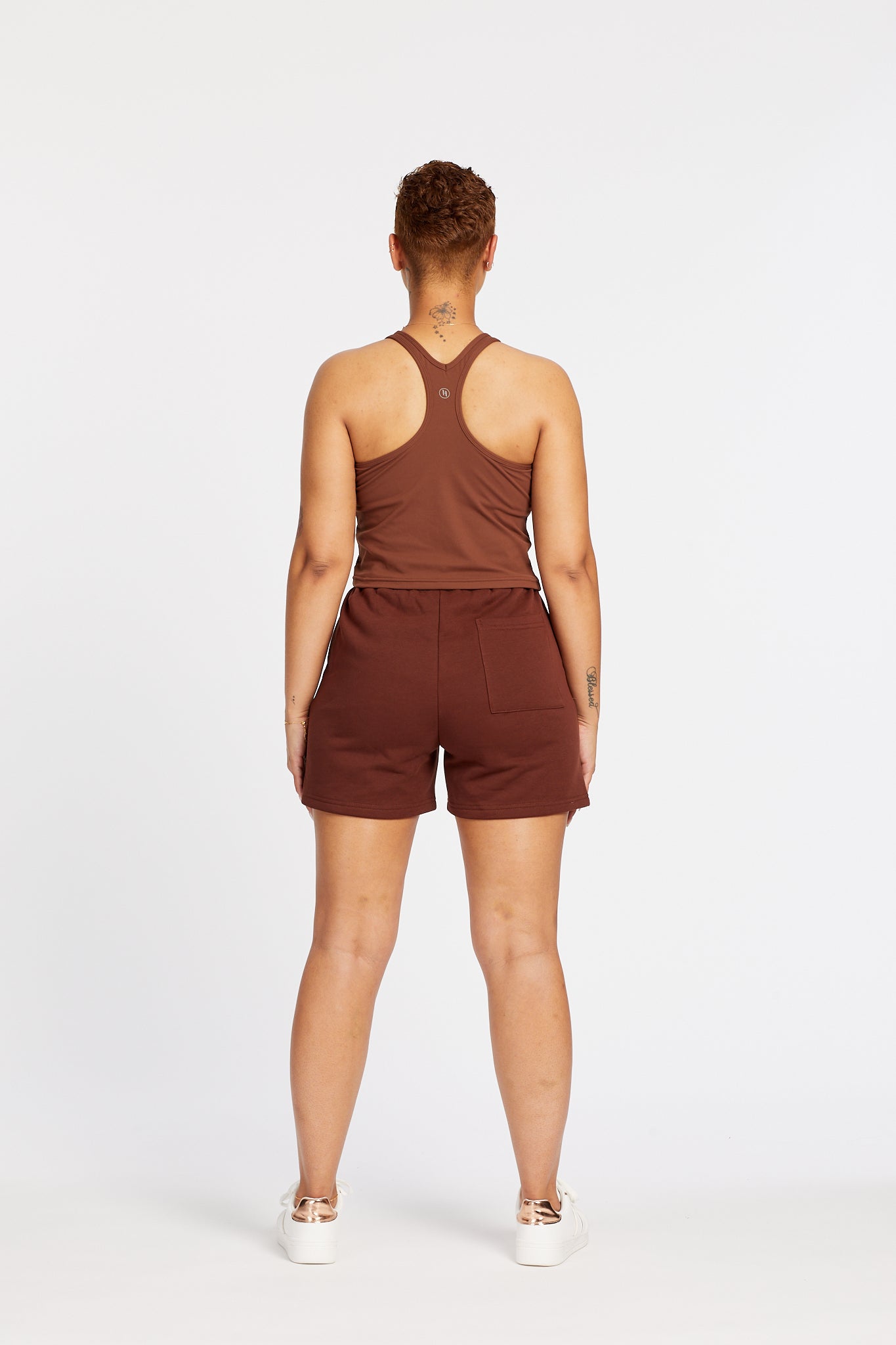 SIGNATURE RACERBACK CROP CHOCOLATE