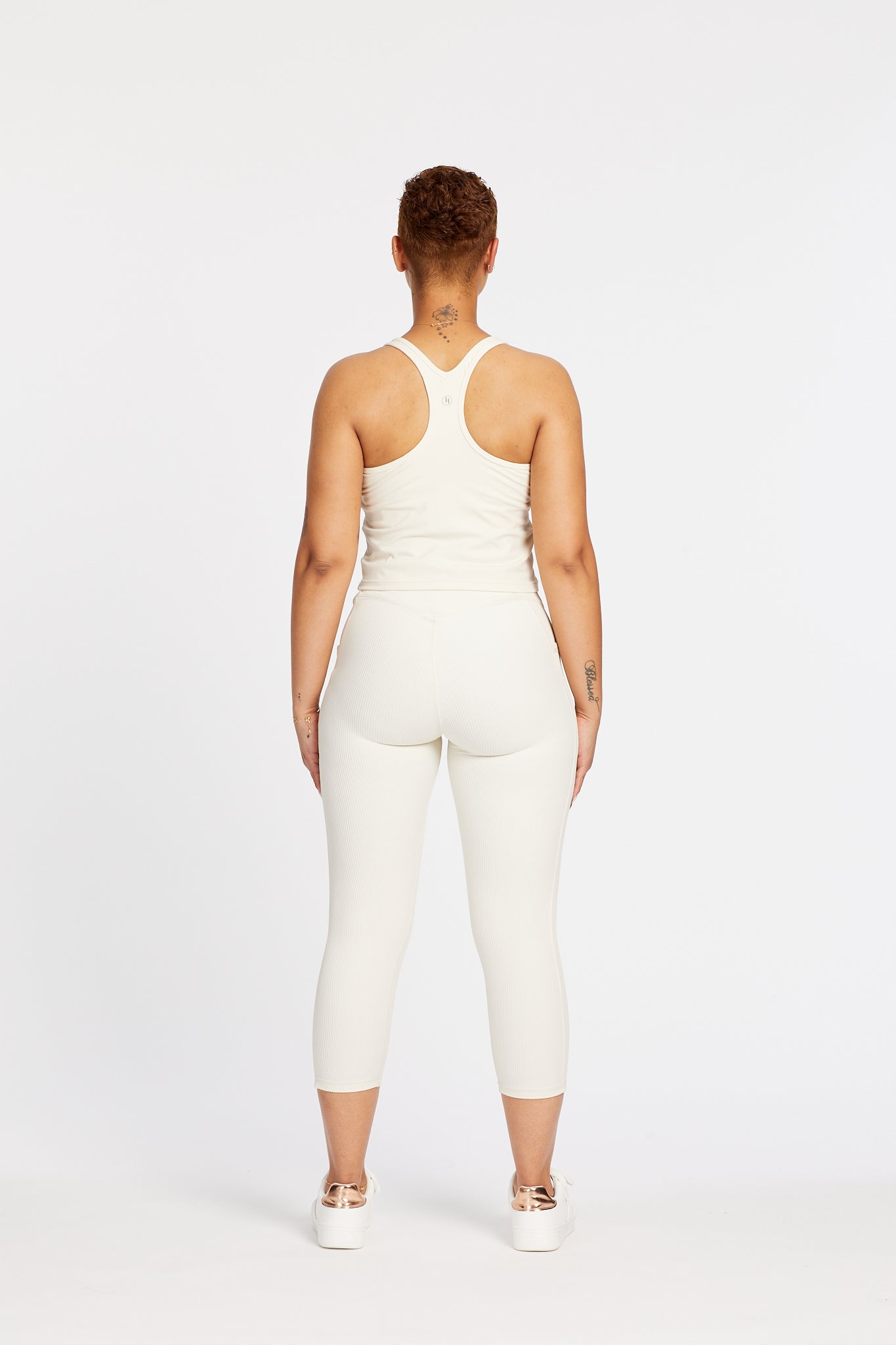 SIGNATURE RACERBACK CROP CREAM