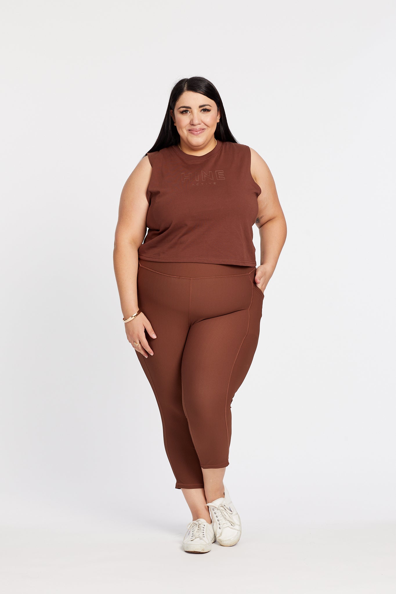 SIGNATURE CROP MUSCLE SINGLET CHOCOLATE