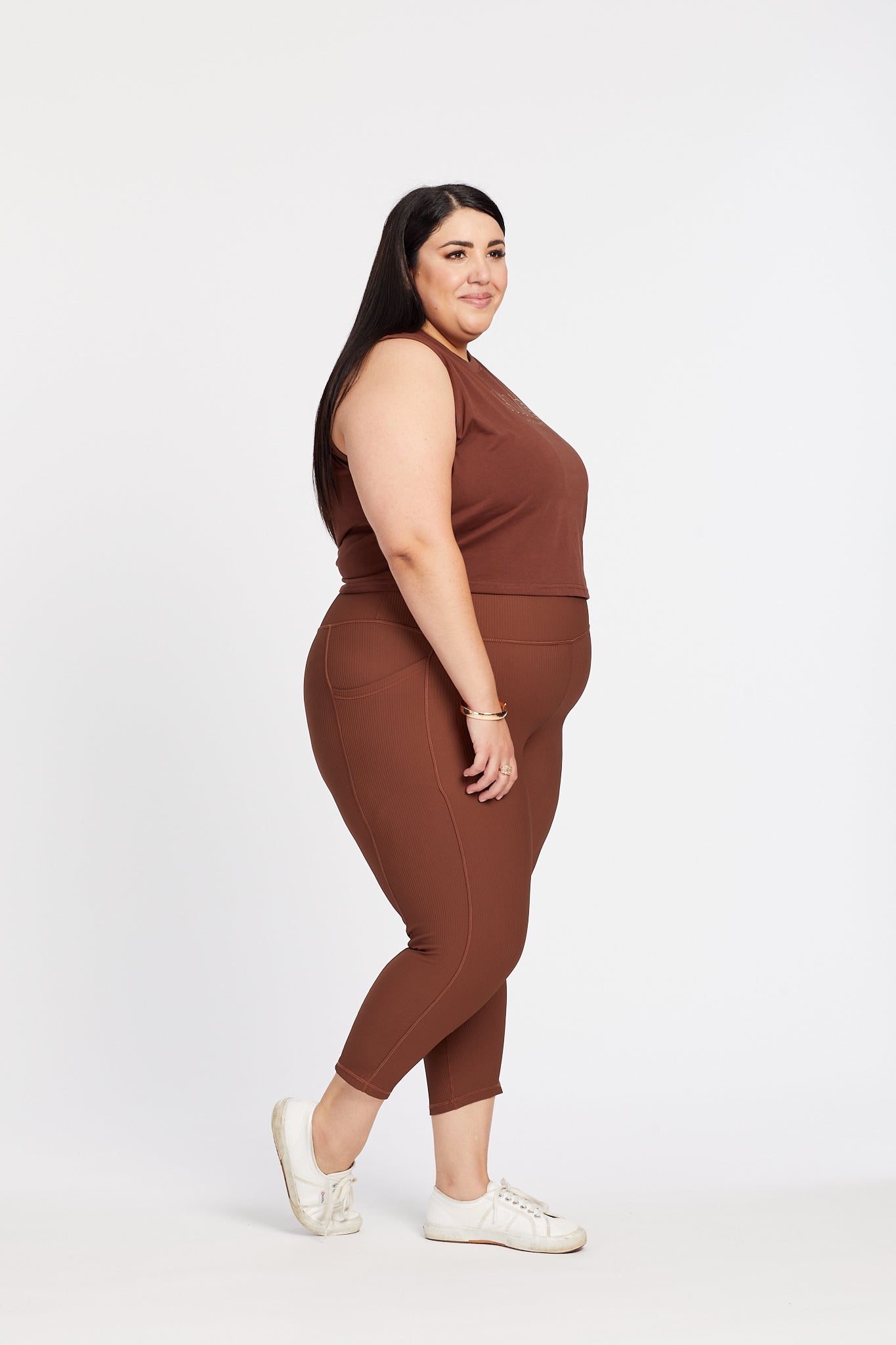 SIGNATURE CROP MUSCLE SINGLET CHOCOLATE